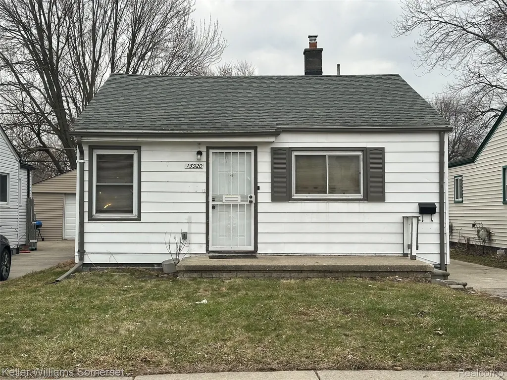 13920 Hobart Avenue Warren City MI 48089