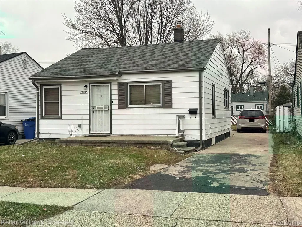 13920 Hobart Avenue Warren City MI 48089