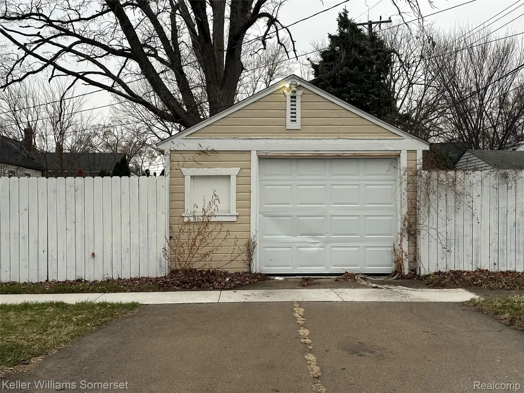 19775 Kingsville Street Harper Woods City MI 48225