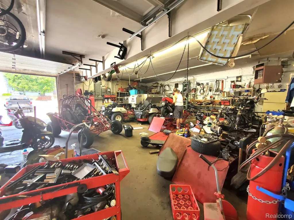 3123 S Wayne Road Wayne City MI 48184