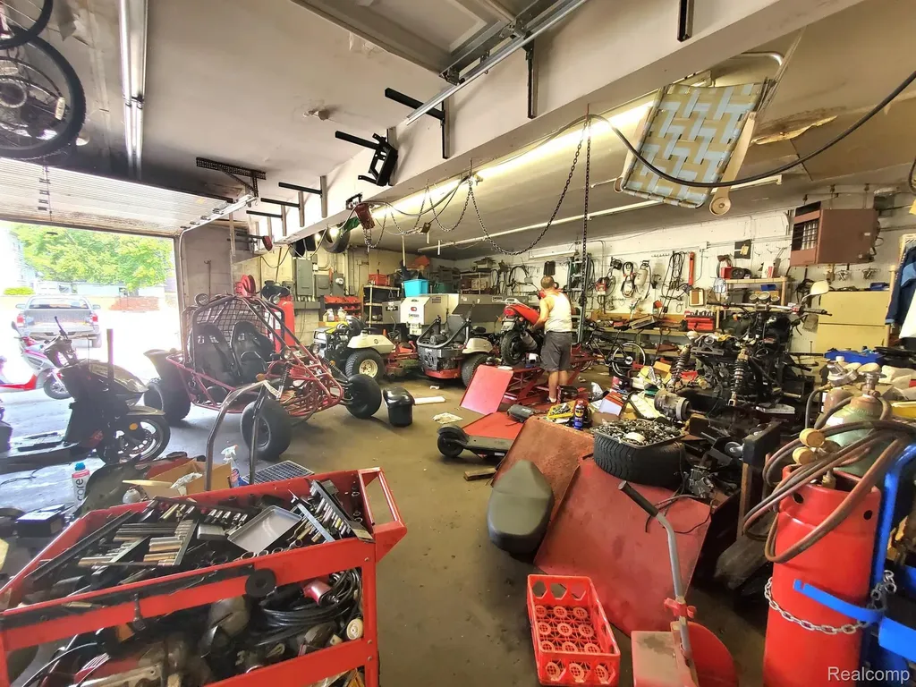 3123 S Wayne Road Wayne City MI 48184