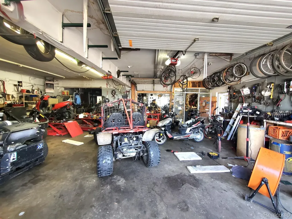 3123 S Wayne Road Wayne City MI 48184