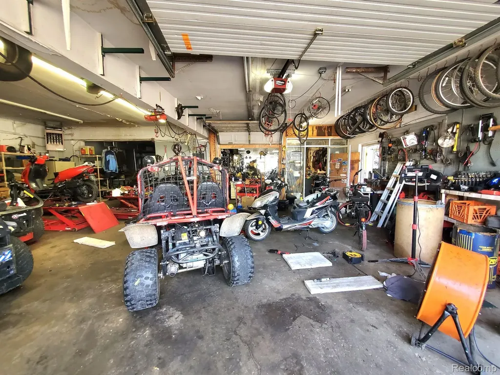 3123 S Wayne Road Wayne City MI 48184