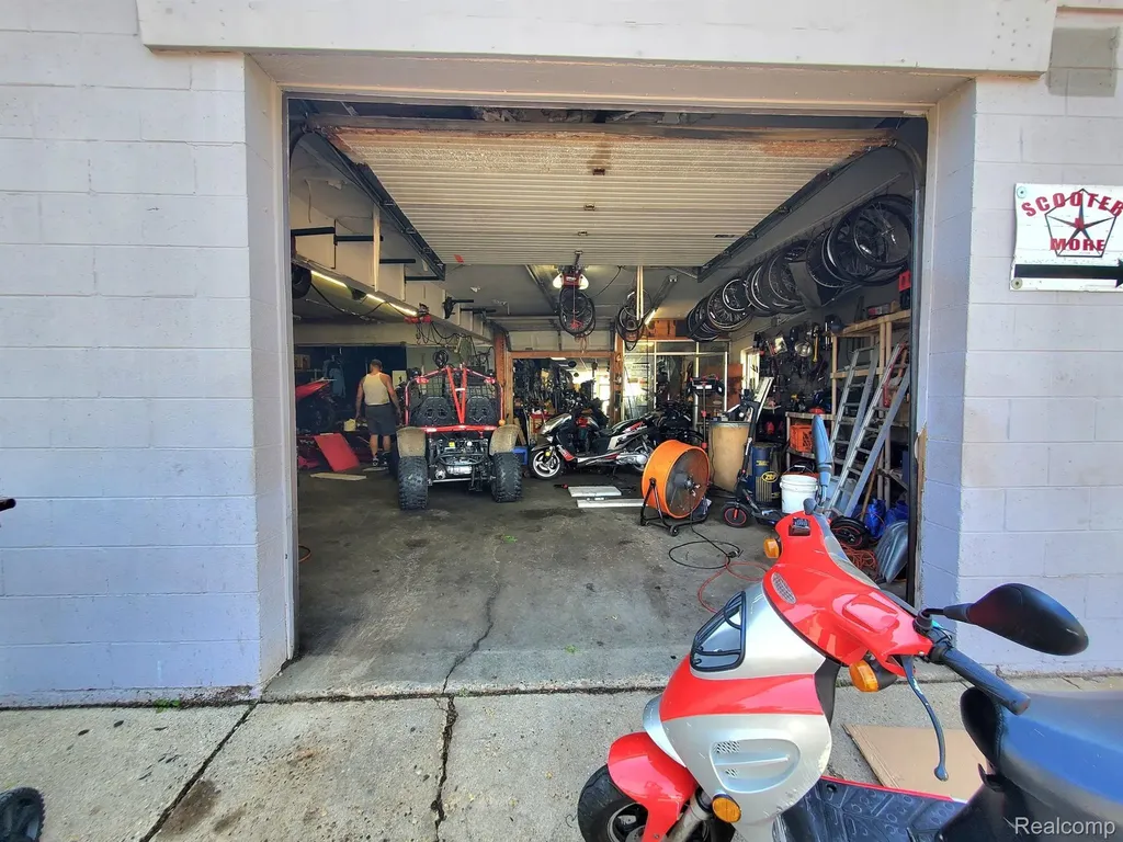 3123 S Wayne Road Wayne City MI 48184