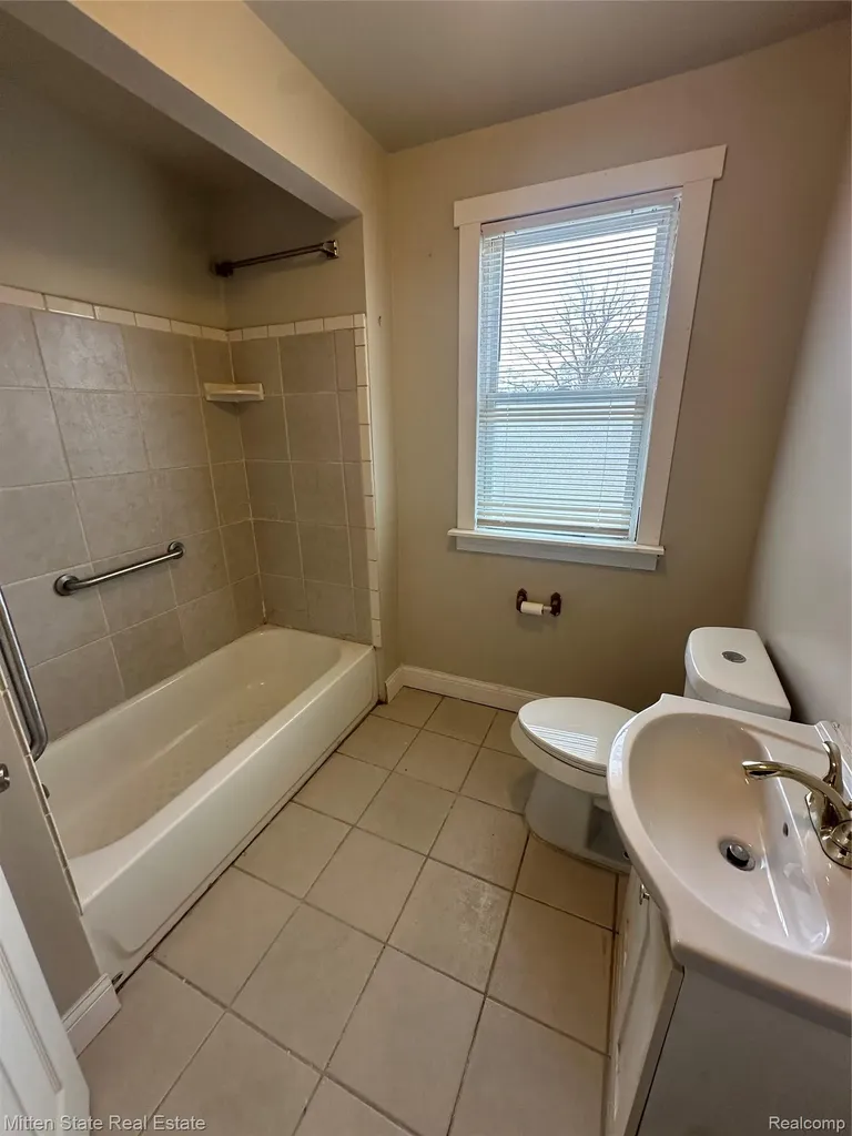 16225 Cheyenne Street Detroit City MI 48235