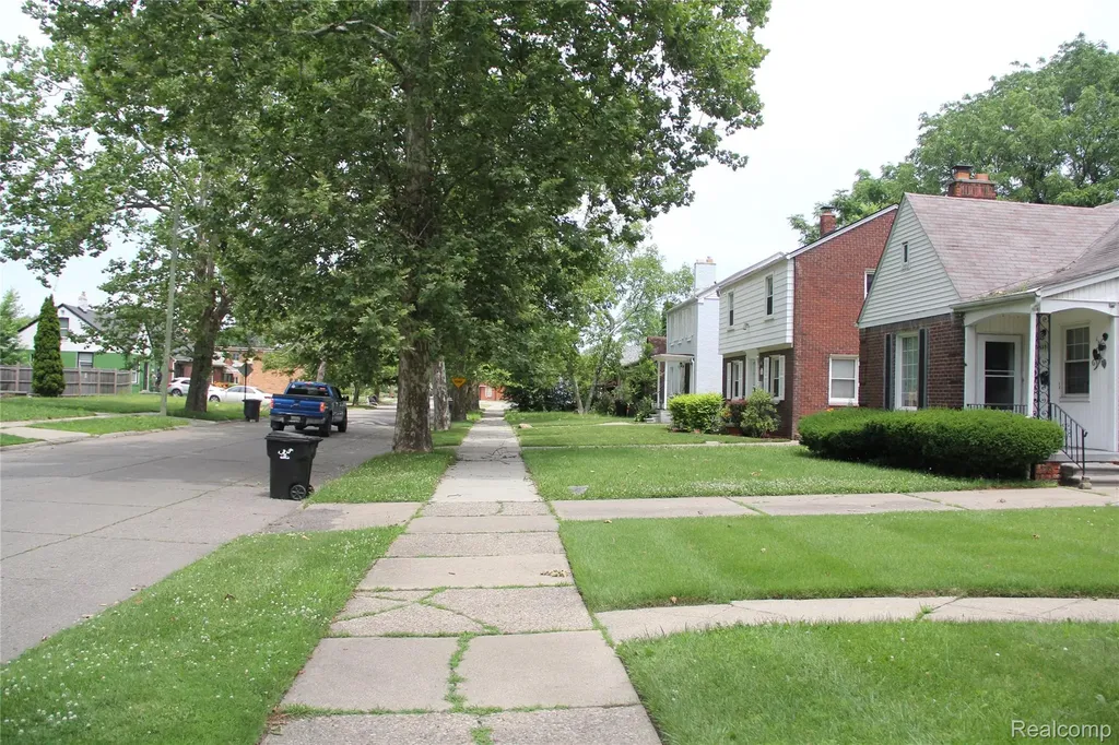 11470 E Lakepointe Street E Detroit City MI 48224