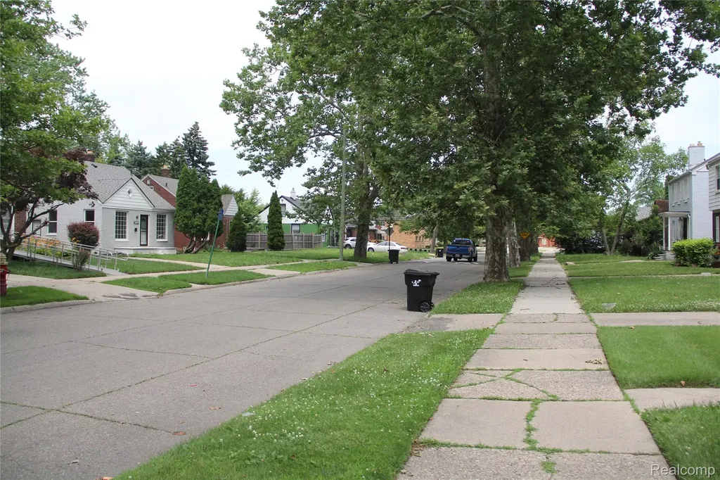 11470 E Lakepointe Street E Detroit City MI 48224