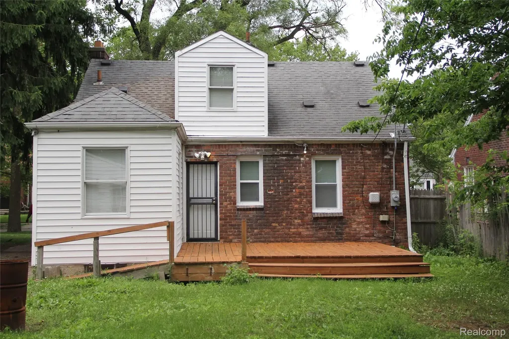 11470 E Lakepointe Street E Detroit City MI 48224