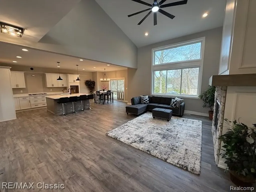 43 Canterwood Highland Charter Township MI 48357