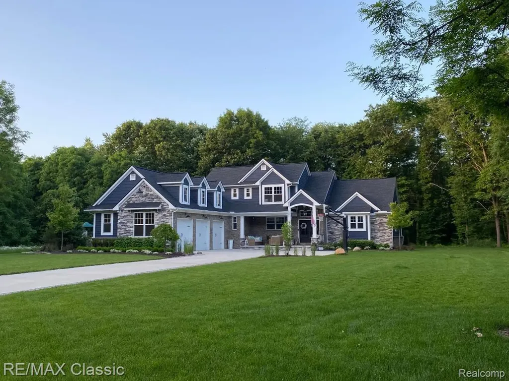 43 Canterwood Highland Charter Township MI 48357