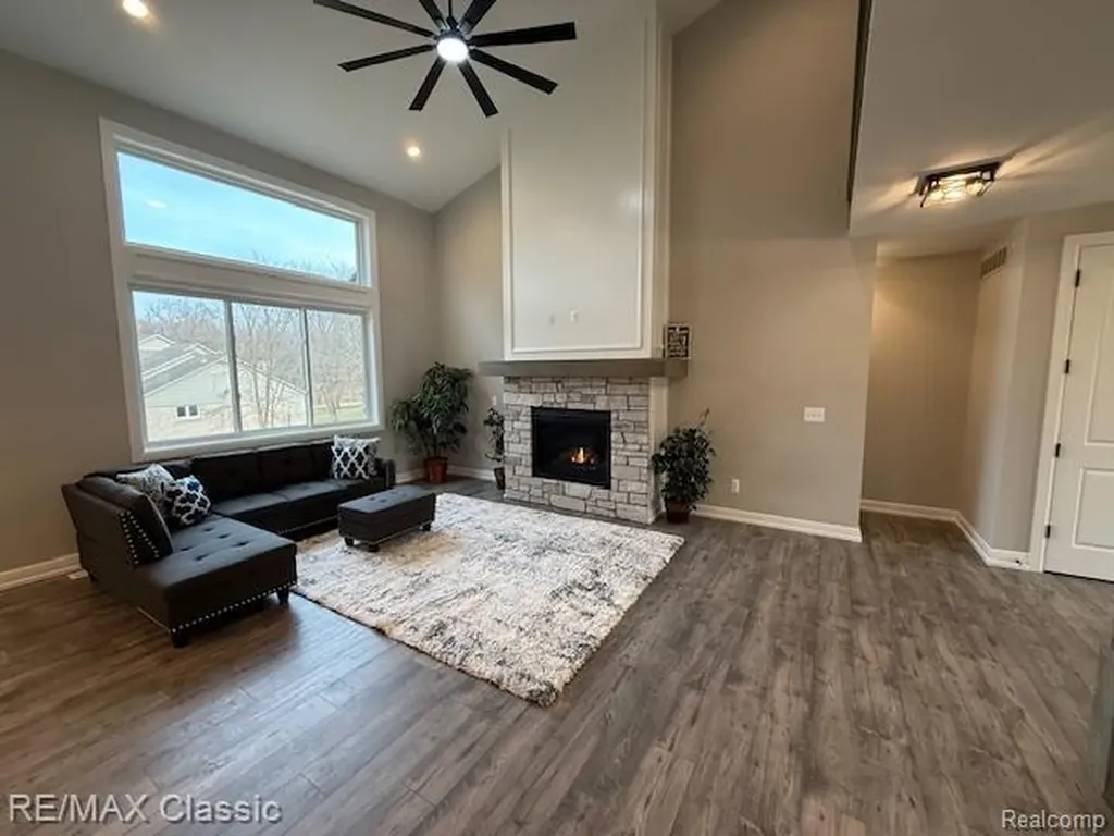 43 Canterwood Highland Charter Township MI 48357