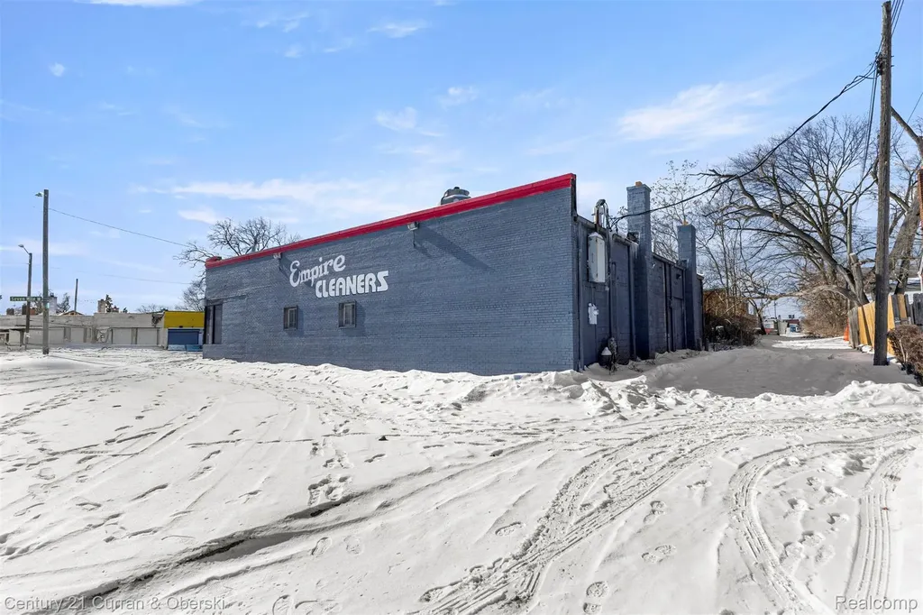 16300 W 7 Mile Road Detroit City MI 48235