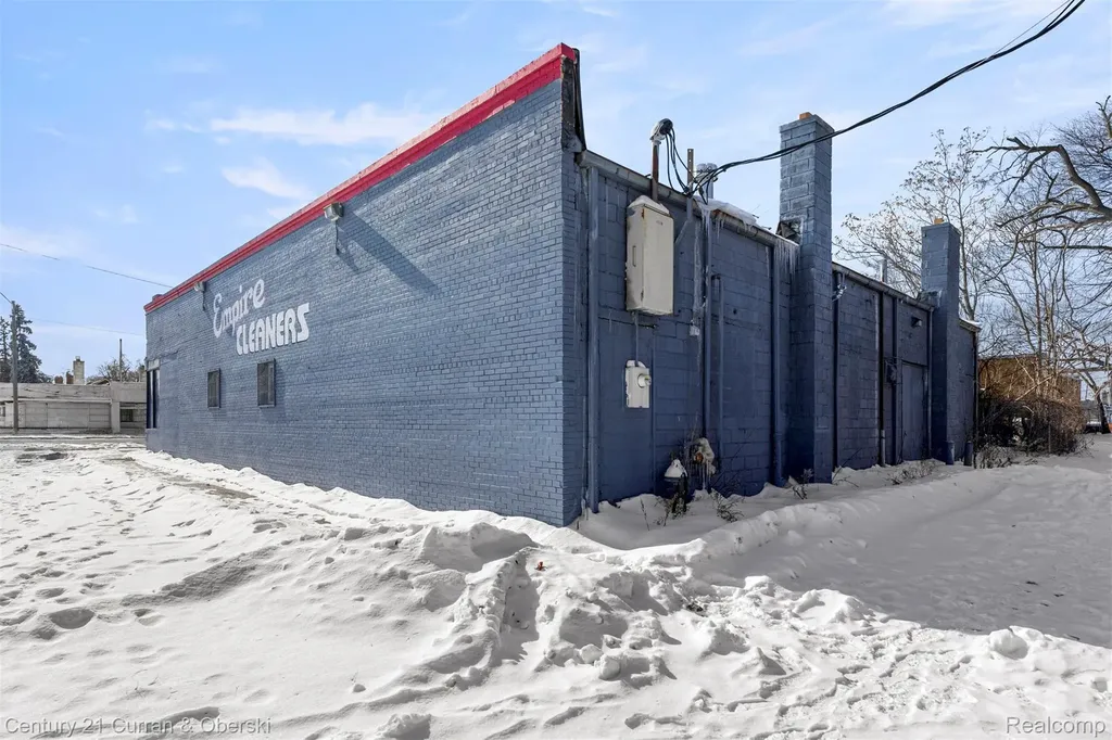16300 W 7 Mile Road Detroit City MI 48235