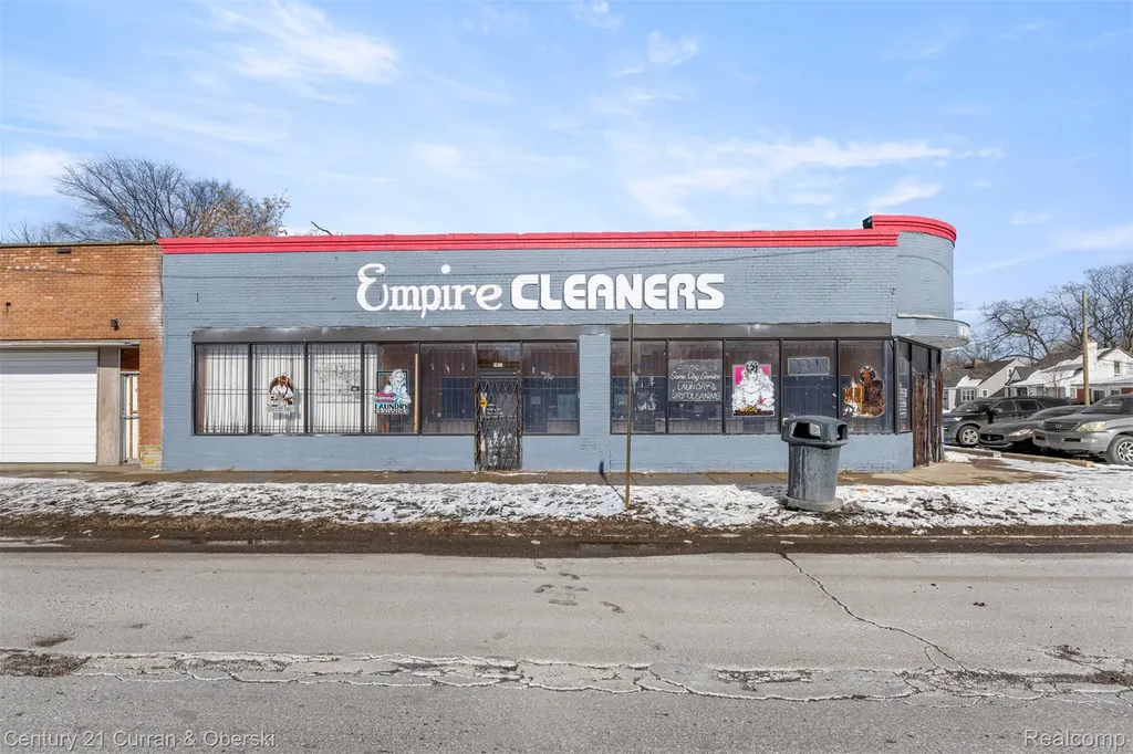16300 W 7 Mile Road Detroit City MI 48235