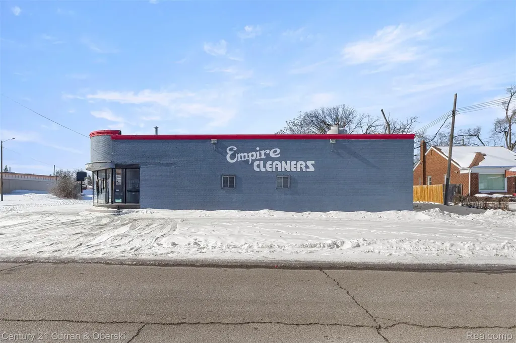 16300 W 7 Mile Road Detroit City MI 48235