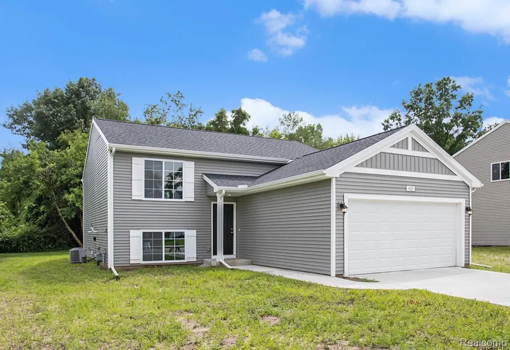 5528 Lahring Road Fenton Charter Township MI 48451