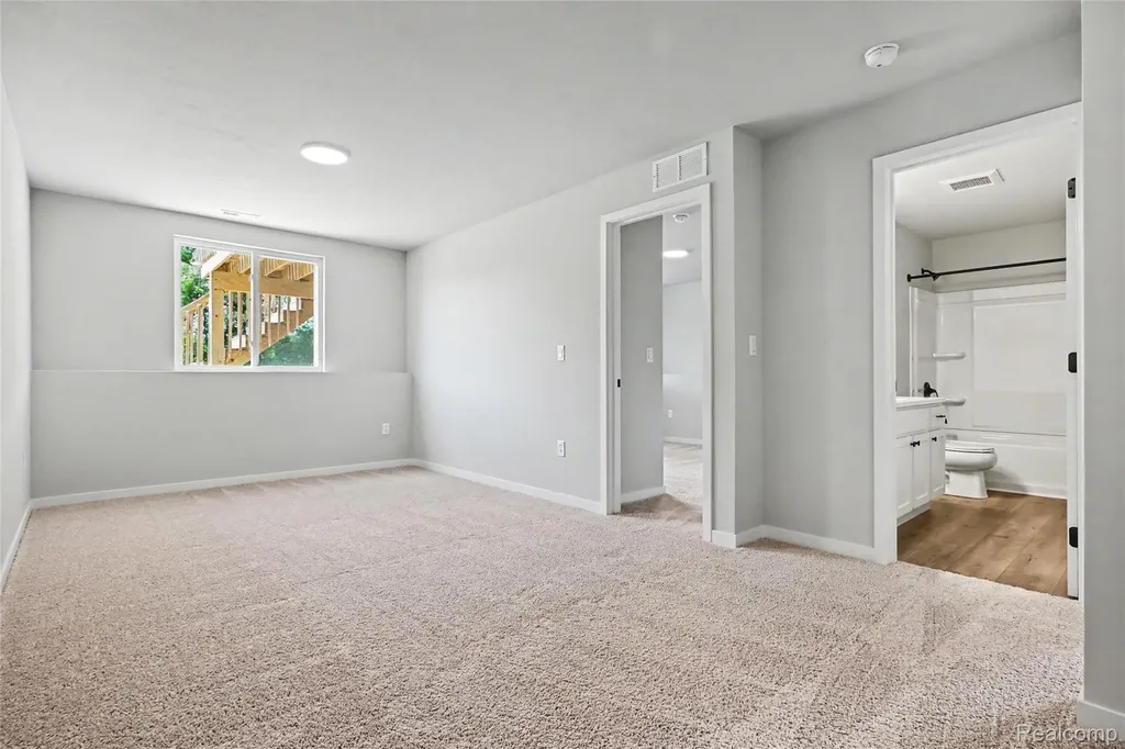 5528 Lahring Road Fenton Charter Township MI 48451