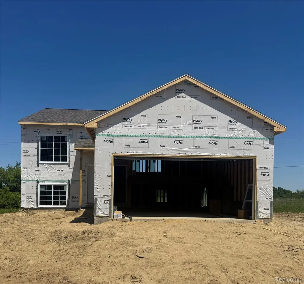 5528 Lahring Road Fenton Charter Township MI 48451
