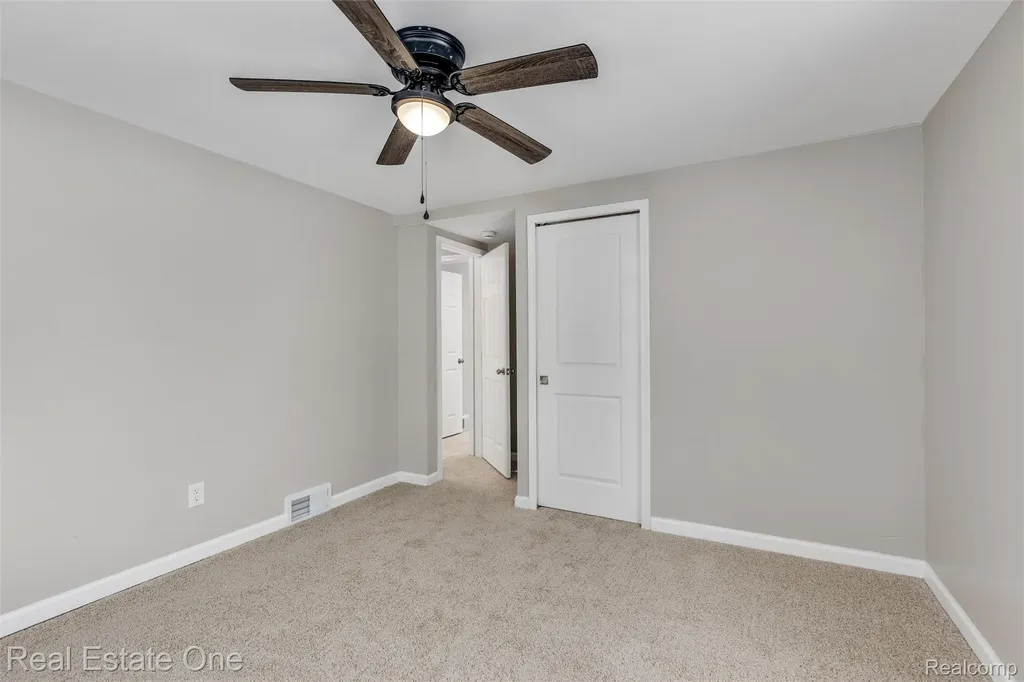 19196 Berden Street Detroit City MI 48236