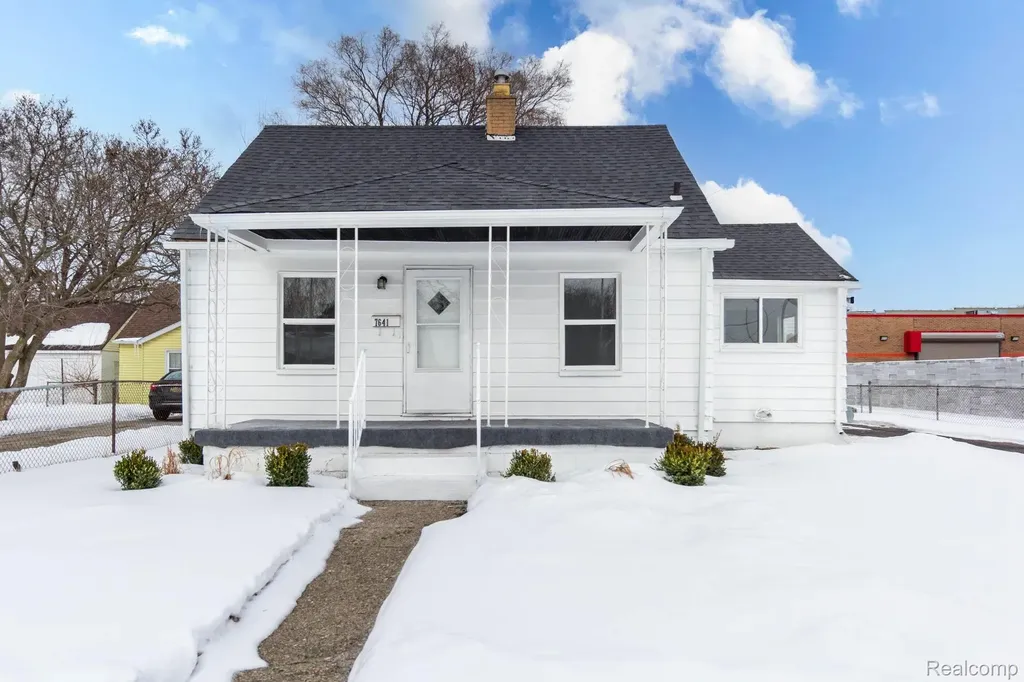 7641 Westminster Avenue Warren City MI 48091