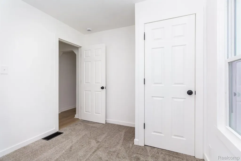 7641 Westminster Avenue Warren City MI 48091