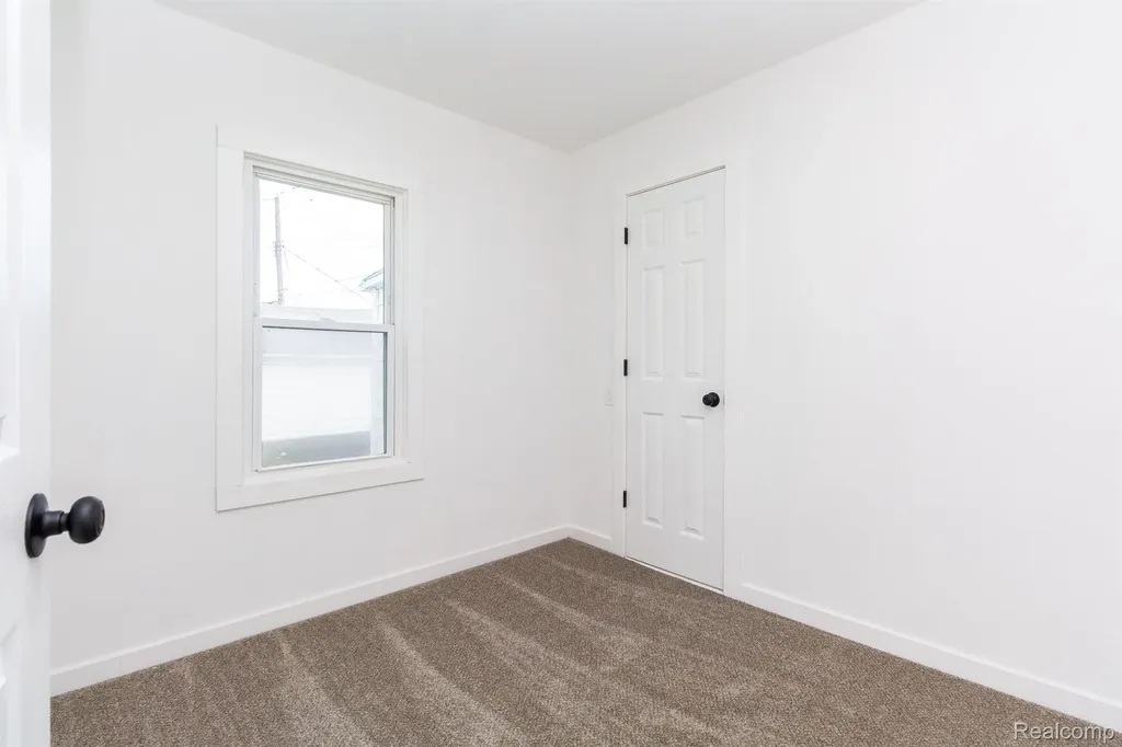 7641 Westminster Avenue Warren City MI 48091