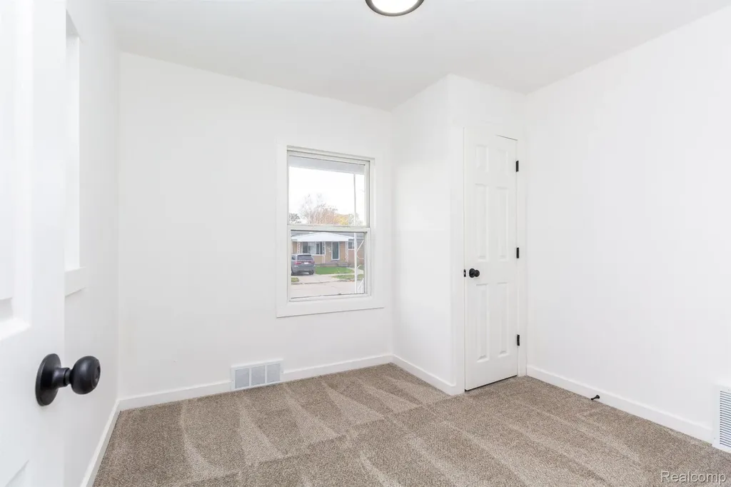 7641 Westminster Avenue Warren City MI 48091