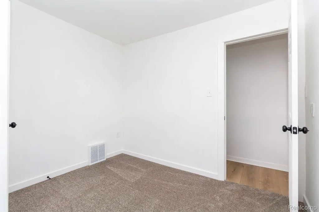 7641 Westminster Avenue Warren City MI 48091
