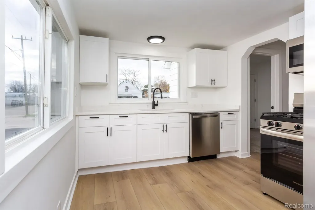 7641 Westminster Avenue Warren City MI 48091