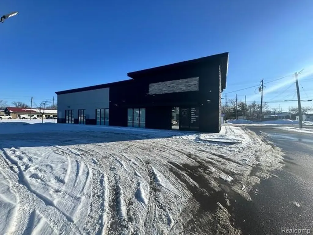 111 W Genesee Street Lapeer City MI 48446