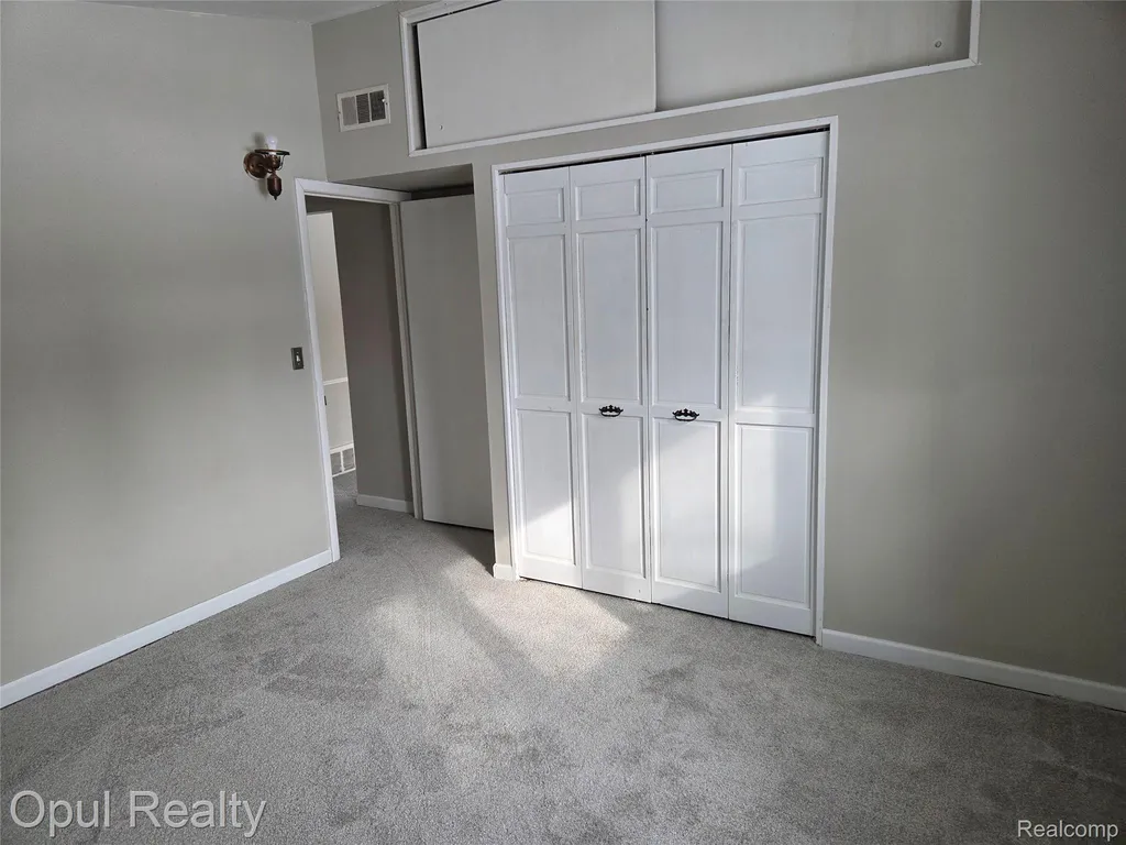 164 Spring Park Walled Lake City MI 48390