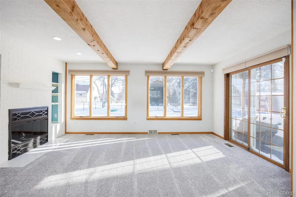 36610 Tessens Drive Clinton Charter Township MI 48035