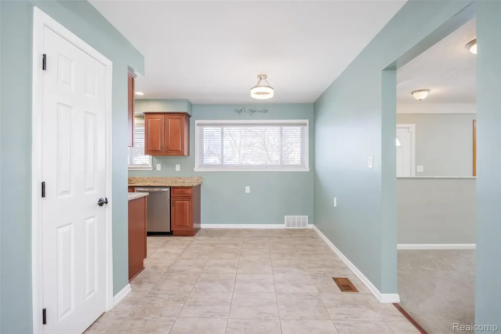 36610 Tessens Drive Clinton Charter Township MI 48035