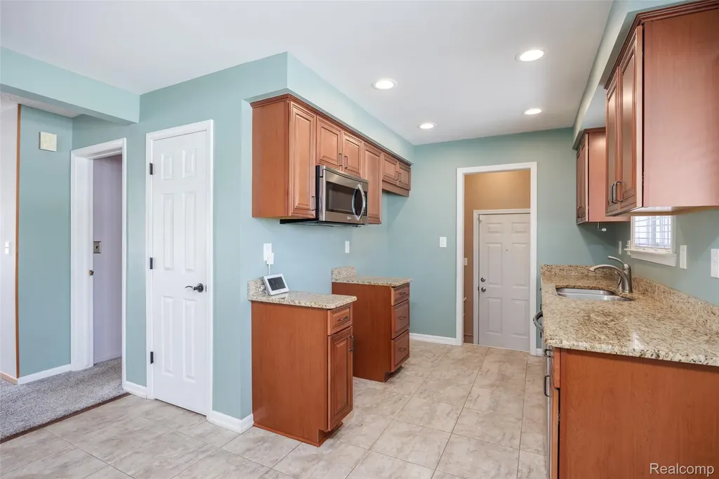 36610 Tessens Drive Clinton Charter Township MI 48035