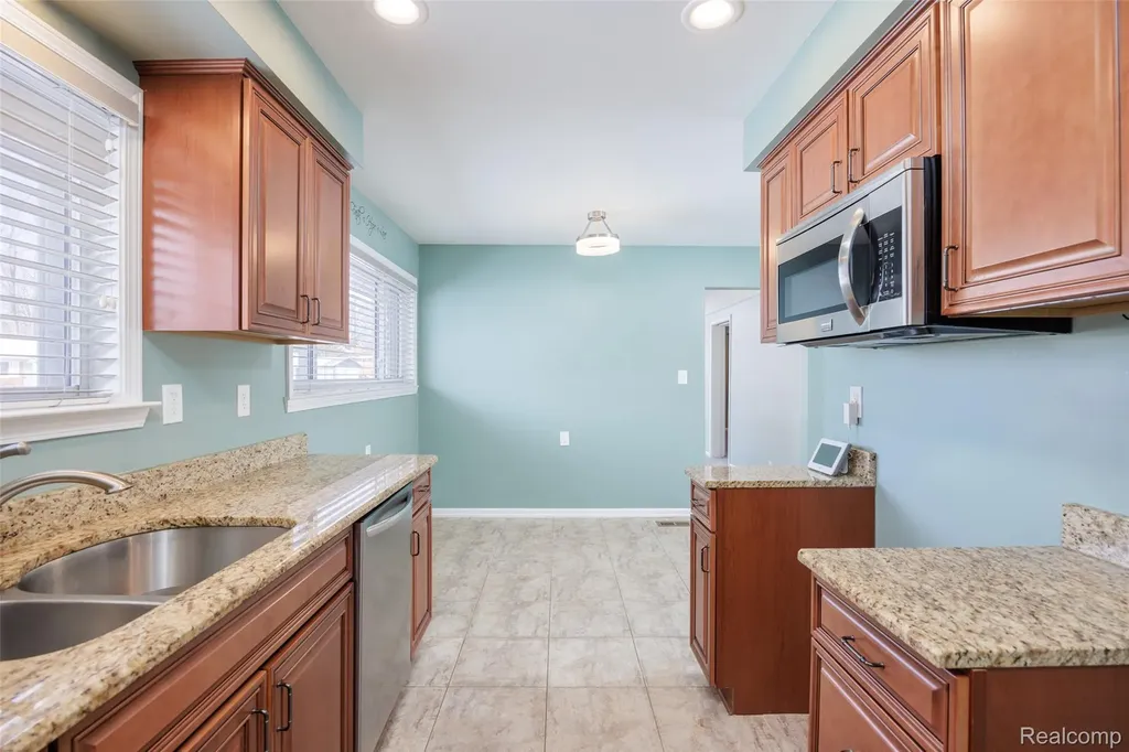 36610 Tessens Drive Clinton Charter Township MI 48035