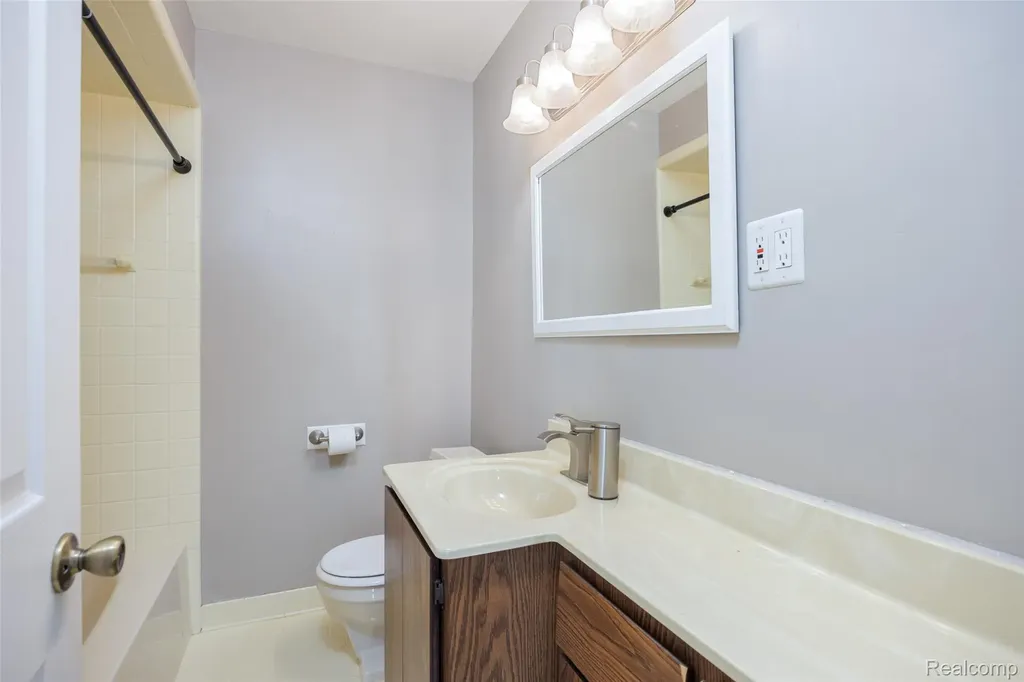 36610 Tessens Drive Clinton Charter Township MI 48035