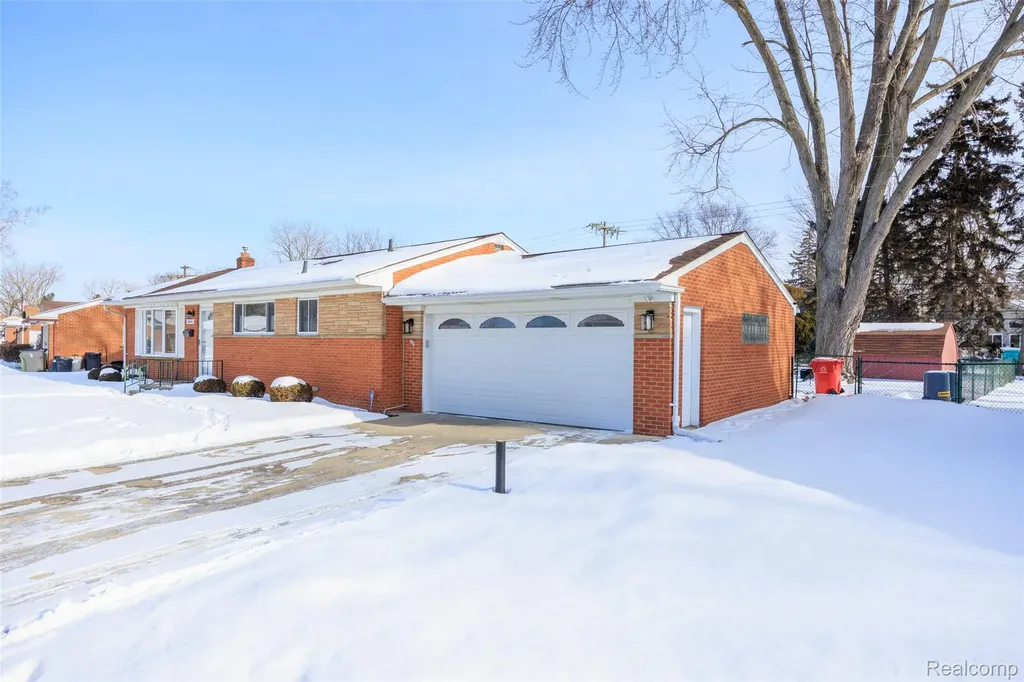 36610 Tessens Drive Clinton Charter Township MI 48035