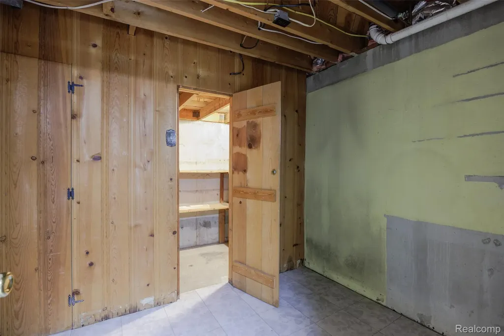 36610 Tessens Drive Clinton Charter Township MI 48035
