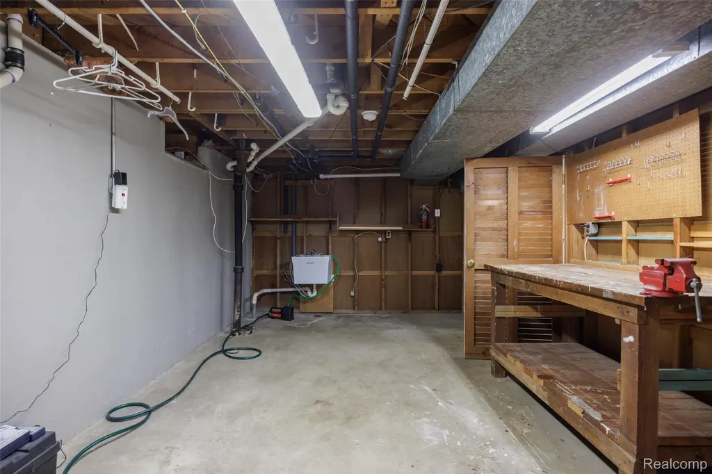 36610 Tessens Drive Clinton Charter Township MI 48035