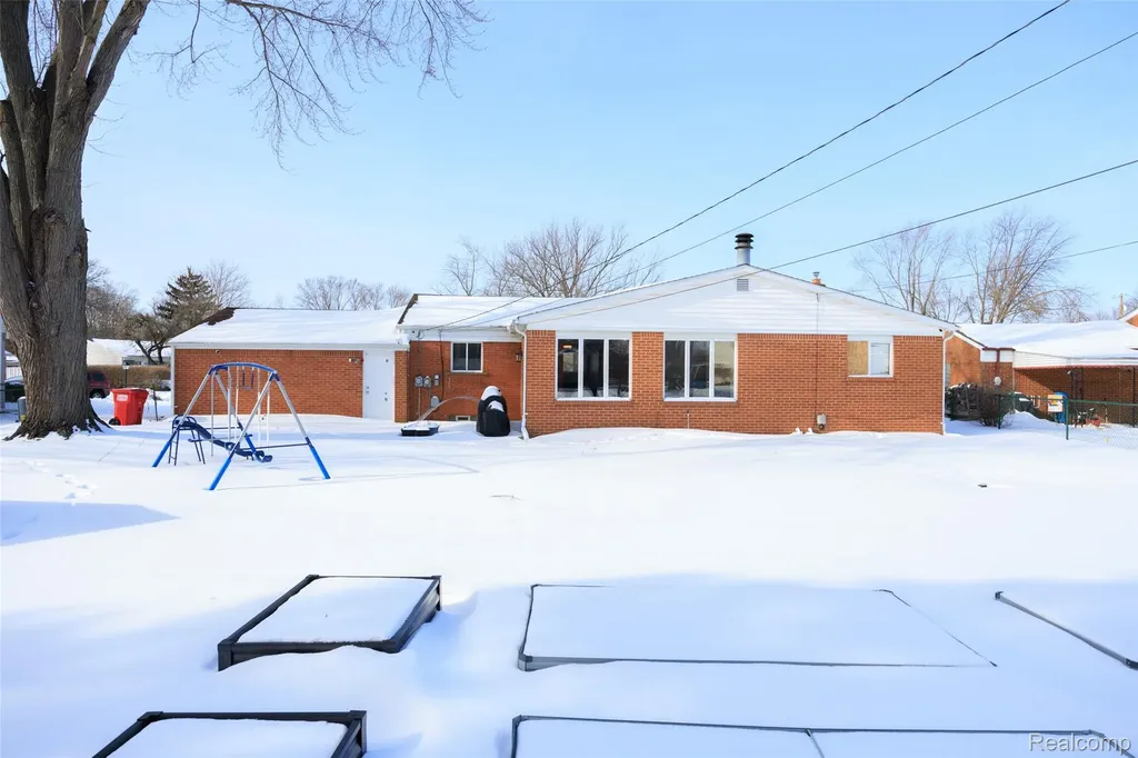 36610 Tessens Drive Clinton Charter Township MI 48035