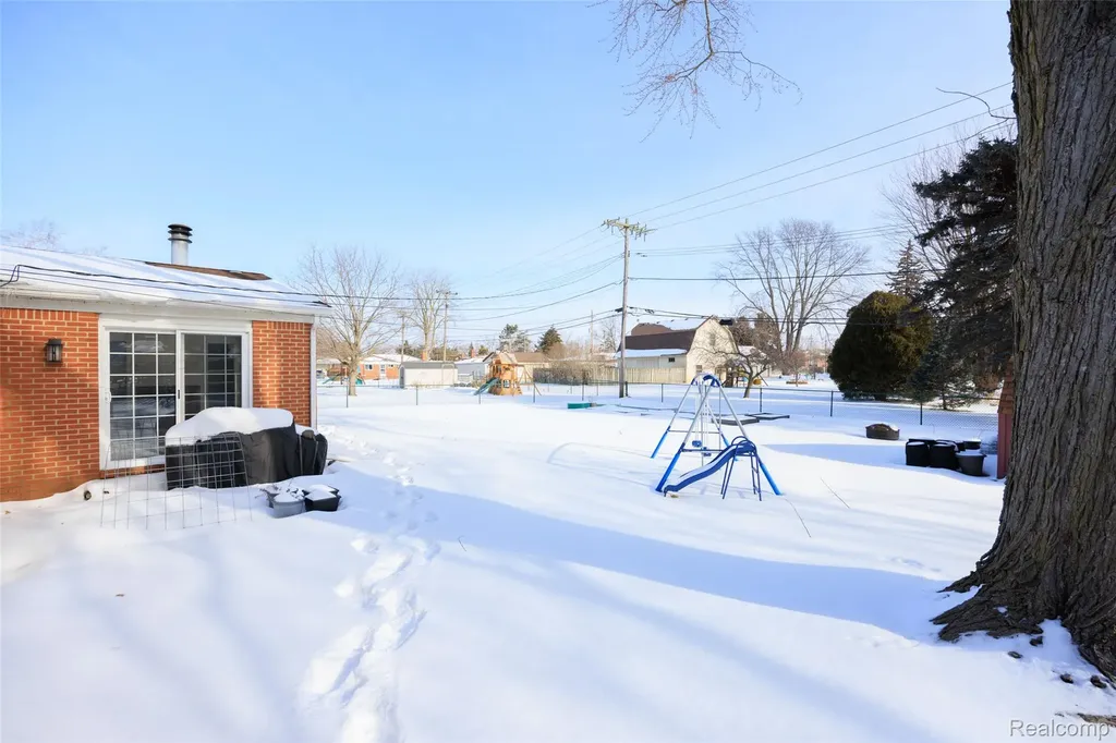 36610 Tessens Drive Clinton Charter Township MI 48035