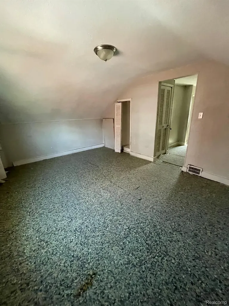 19708 Fairport Street Detroit City MI 48205