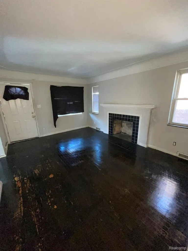 19708 Fairport Street Detroit City MI 48205