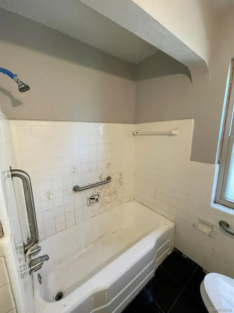 19708 Fairport Street Detroit City MI 48205