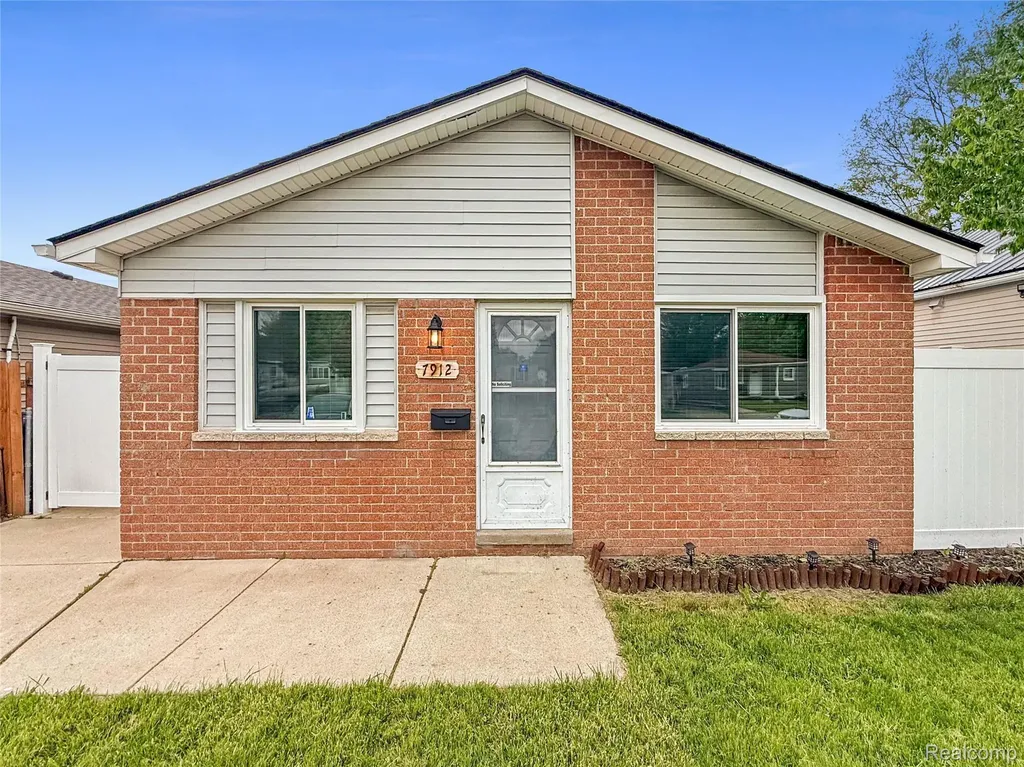 7912 Pine Street Taylor City MI 48180