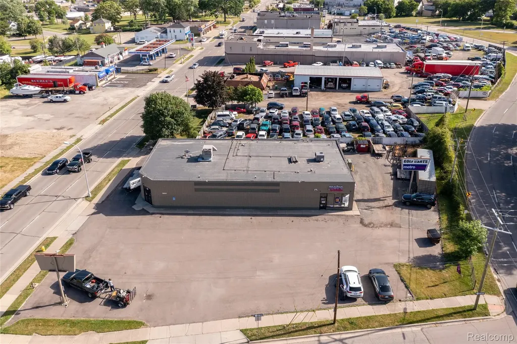 209 Northbound Gratiot Avenue Mt. Clemens City MI 48043