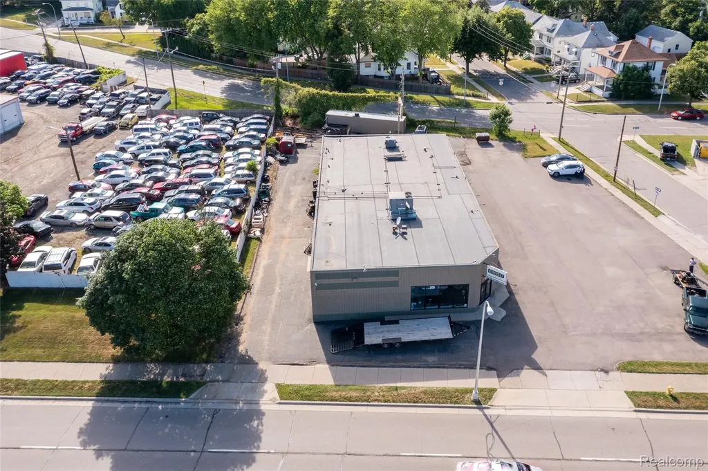 209 Northbound Gratiot Avenue Mt. Clemens City MI 48043