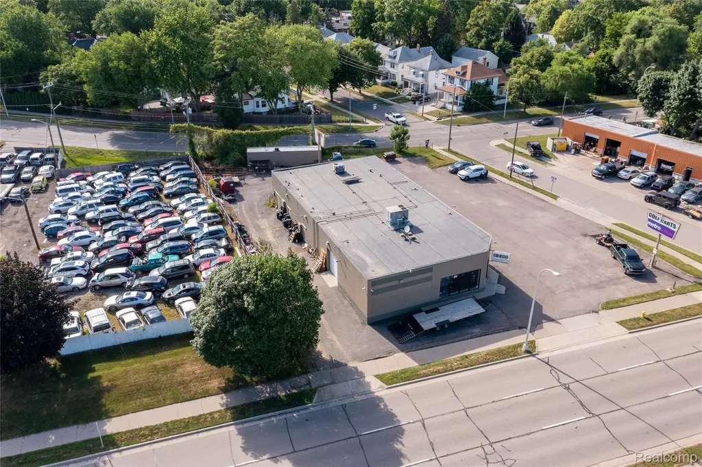 209 Northbound Gratiot Avenue Mt. Clemens City MI 48043