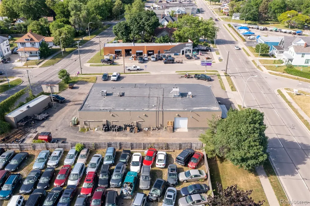 209 Northbound Gratiot Avenue Mt. Clemens City MI 48043