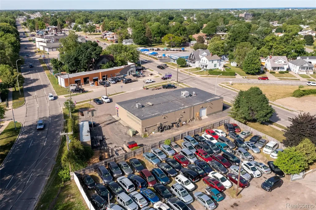 209 Northbound Gratiot Avenue Mt. Clemens City MI 48043